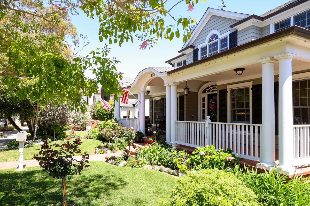 B Avenue Cottage project photo