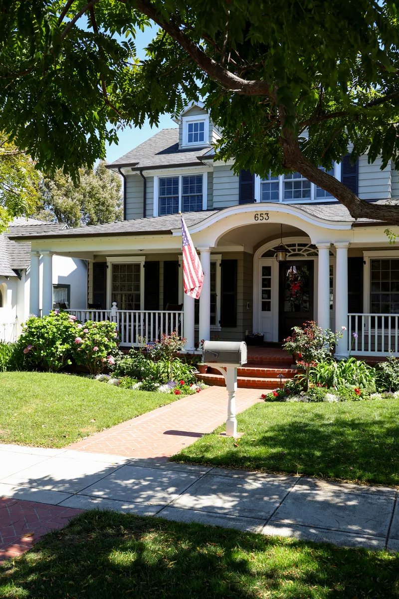B Avenue Cottage project photo