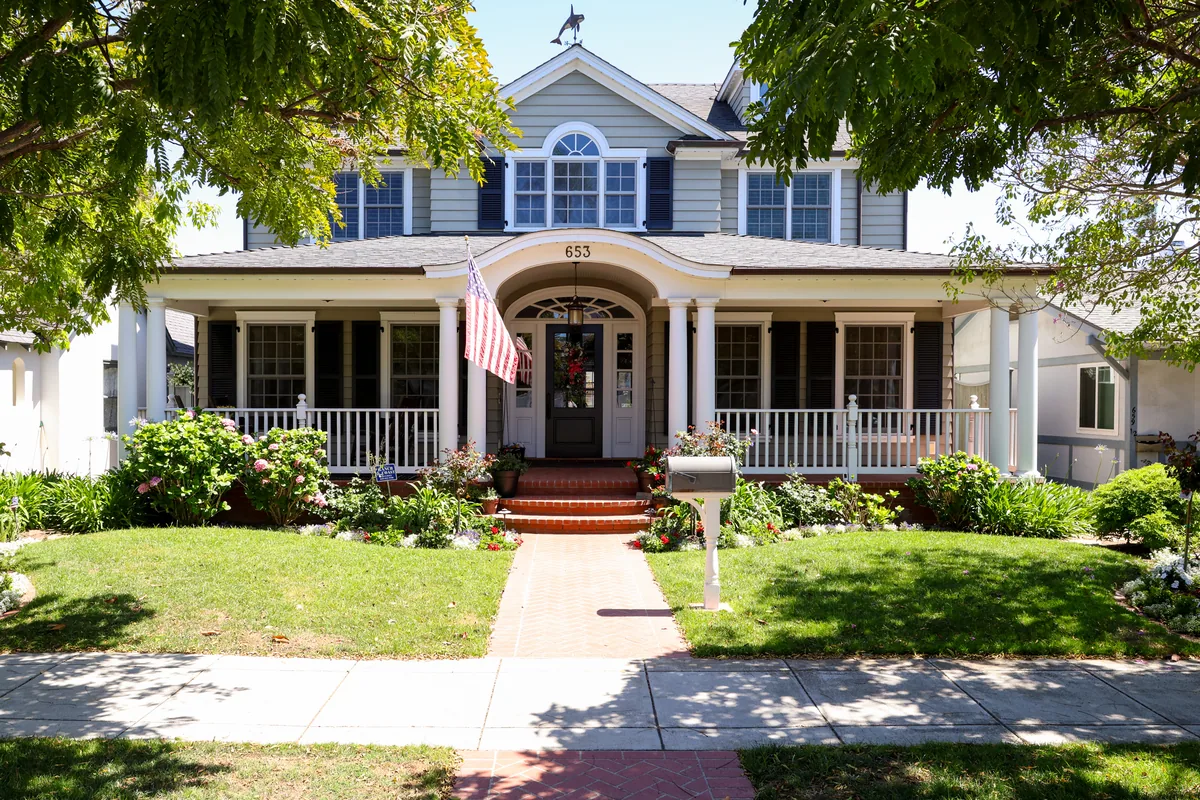 B Avenue Cottage project photo