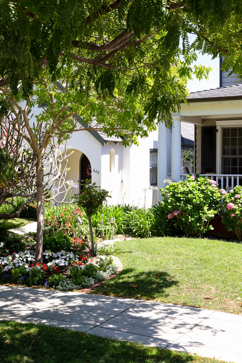 B Avenue Cottage project photo